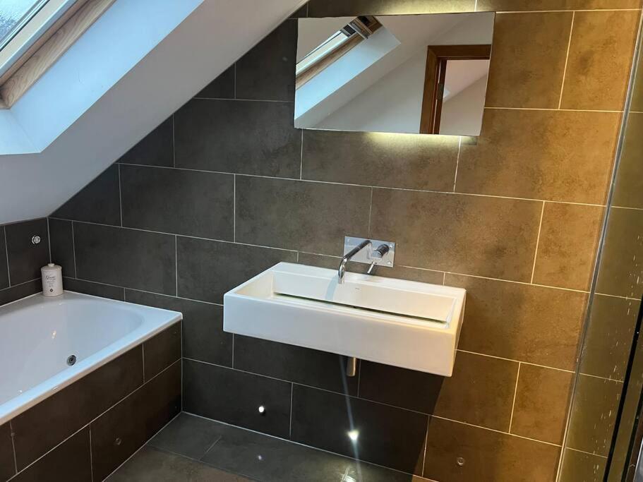 Four Bedroom Modern Victorian Wandsworth House London Ngoại thất bức ảnh